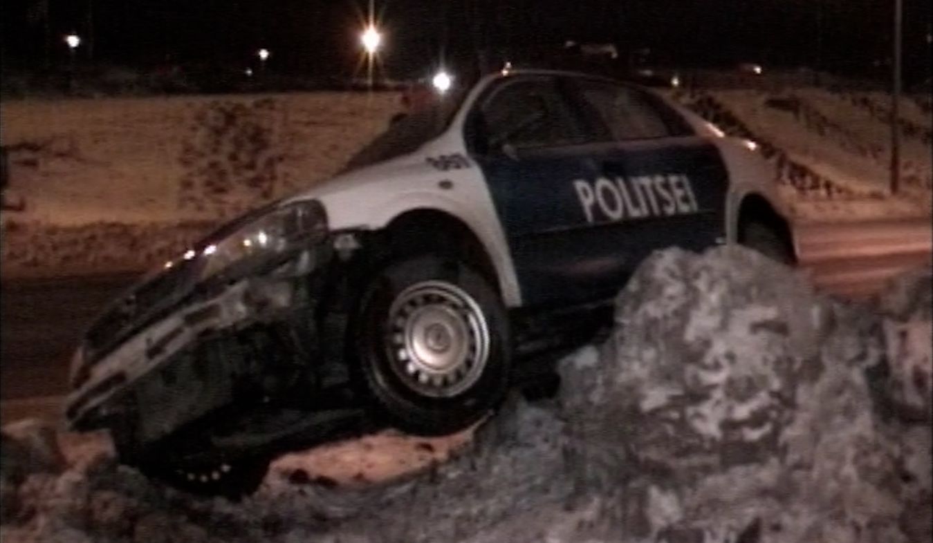 4. detsembril aastal 2002 toimus liiklusõnnetus Laagna teel võidujooksusilla juures, kus jäätunud lumevalli otsa sõitis politseiauto. Liiklusõnnetus toimus veid